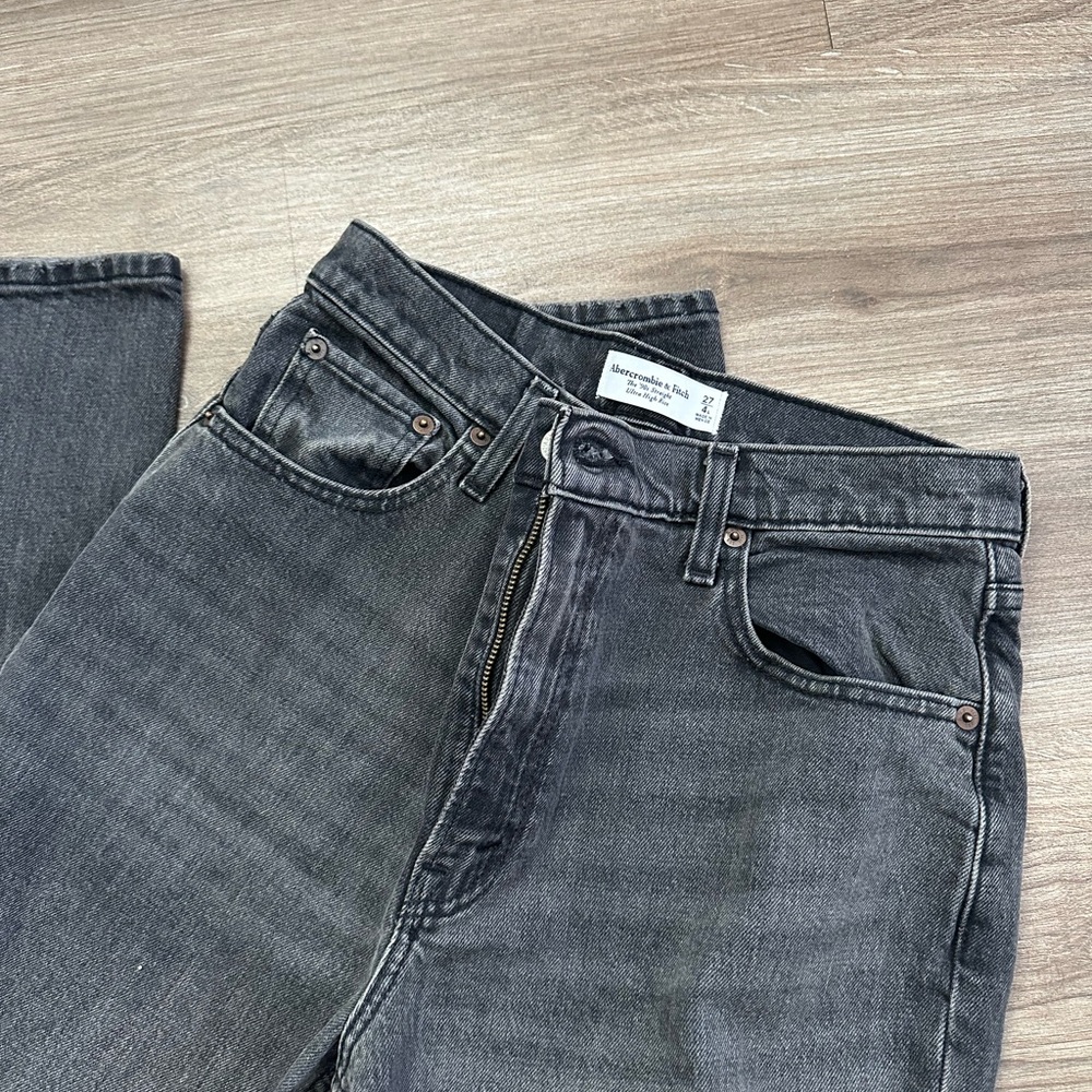 Abercrombie Ultra High Rise 90s Straight Jean - Black